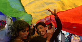 25 fotos incríveis da maior Parada Gay na Índia