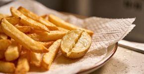 Água gelada na batata: o truque usado por chefs para deixá-la crocante por fora e macia por dentro