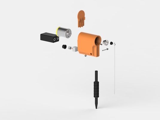 A máquina conta com manual de instruções, luvas de borracha e tinta (Foto: Personal Tattoo Machine)