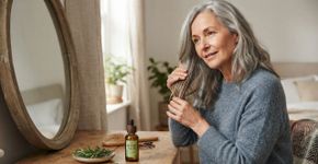 As mulheres gregas maduras têm um ótimo truque para “revitalizar” os cabelos: elas usam dois ingredientes quando os cabelos ficam secos e sem vida.
