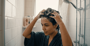 7 sinais de que seu couro cabeludo precisa de limpeza profunda
