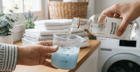 Algumas gotas no amaciante e consigo um aroma duas vezes mais forte e duradouro