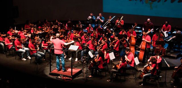 Orquestra Locomotiva apresenta o espetáculo ‘Tons de Brasil’