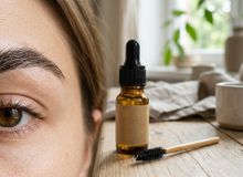Featured side: O truque natural que pode deixar as sobrancelhas mais cheias sem recorrer a procedimentos caros como a micropigmentação