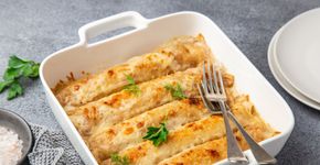 Panqueca low carb de aveia com frango e milho