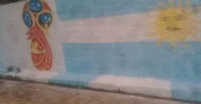 Em Teresina, moradores pintam a rua com as cores da Argentina