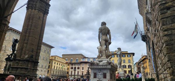 A Piazza della Signoria é o coração político e histórico de Florença