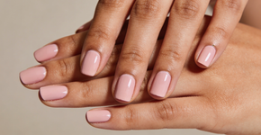 Os tons de esmalte que passam aparência de unhas limpas e bem cuidadas