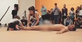 MPF não vê crime em interação de criança com artista nu no MAM