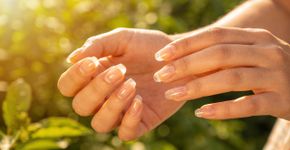 A única rotina de cuidados com as unhas no verão capaz de manter o brilho sob o sol intenso