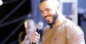 Belo deixa mansão na calada da noite, após não pagar o aluguel