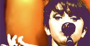 Patrícia Polayne se apresenta no projeto “Prata da Casa”
