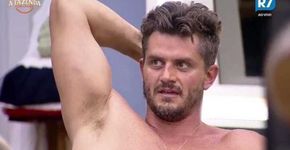 ‘A Fazenda’: Marcos usa Aritana para simular briga com Emilly