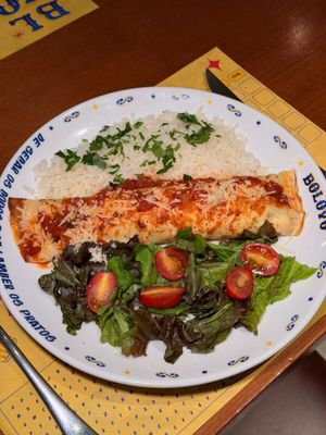 Panqueca de carne moída com mix de folhas (R$ 39,90)