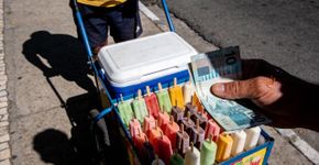 E preciso vender quantos picolés no sol quente para conseguir um salario mínimo