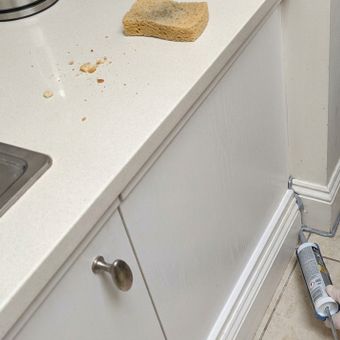 Featured mobile: Uma colher de vinagre basta para afastar as baratas da cozinha de uma vez por todas