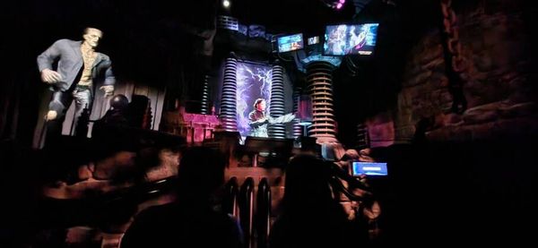 Interior da Monsters Unchained – The Frankenstein Experiment