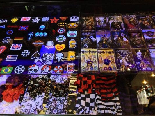 Broches, pulseiras e outras quinquilharias 