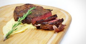 Aprenda a fazer um bife delicioso com um molho francês