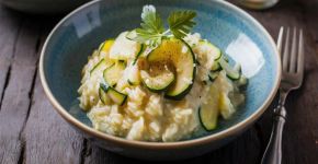 Tem abobrinha na geladeira? Conheça 5 receitas para aproveitar o vegetal de diferentes maneiras