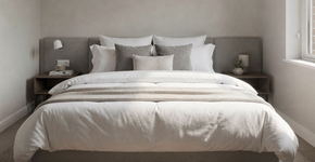 O jeito certo de arrumar a cama pra ela ficar parecendo uma nuvem de algodão