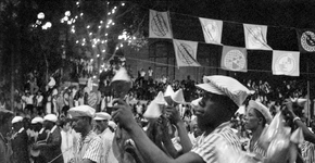 Dos cordões às escolas de samba