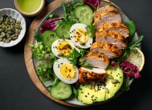 Featured side: Saladas proteicas para o almoço: 5 receitas saudáveis e ricas em proteínas para aumentar a saciedade