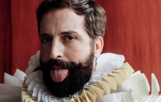 Gira event: Gregorio Duvivier faz piada com a língua portuguesa em monólogo no Espaço Unimed