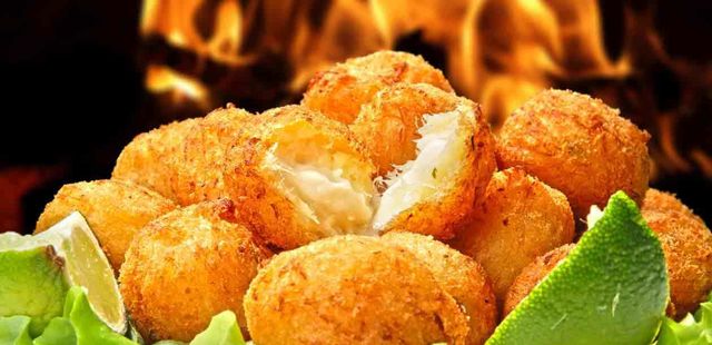 7 lugares onde você tem que provar o bolinho de bacalhau