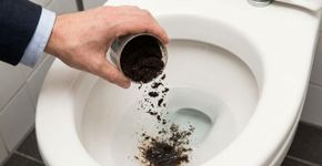 Jogar café usado no vaso sanitário: para que serve e como fazer