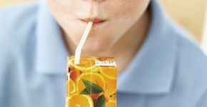 Suco ou refrigerante? Confira a quantidade de açúcar de conhecidos produtos das prateleiras