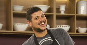 Finalista do MasterChef Brasil, Raul Lemos ensina pratos simples e criativos em curso on-line