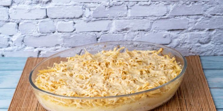 Featured main: Este fricassê de frango fica supercremoso e é fácil de fazer para o almoço de domingo