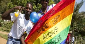 Uganda recebe Parada Gay um ano após suspensão de lei que previa prisão perpétua de homossexuais
