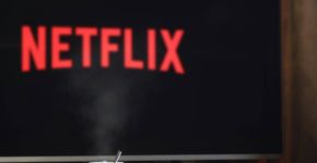 A partir do próximo ano assinantes poderão assistir TV ao vivo dentro da Netflix