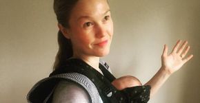 Julia Stiles é criticada por causa da forma como carrega bebê