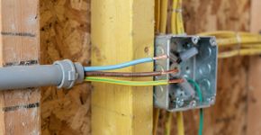 Fios elétricos coloridos: o que significam azul, marrom e verde-amarelo?