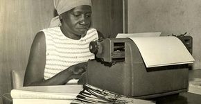 Escola quer ter nome de escritora negra símbolo contra racismo