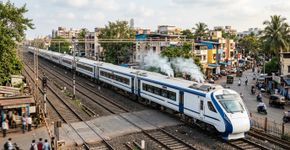 Emitindo apenas vapor d’água, trem de hidrogênio de 2.400 kW da Índia percorre 6.000 km e evita cerca de 36,4 toneladas de CO₂