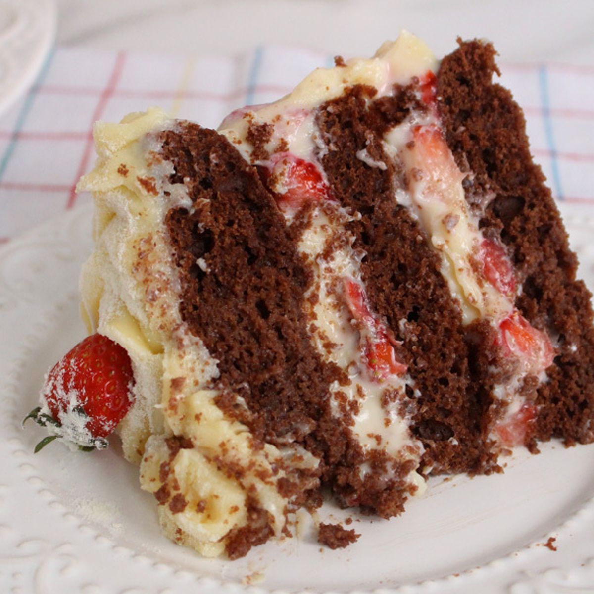 Bolo de chocolate com leite em pó e recheio cremoso
