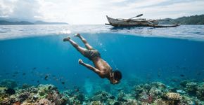 Enquanto a maioria mal consegue prender a respiração por 2 minutos, o povo Bajau passa até 5 horas por dia mergulhando no mar: cientistas descobriram uma adaptação extraordinária no corpo