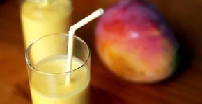 Refrescante: faça um milk shake de manga
