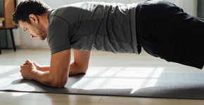 Treino abdominal rápido de 15 minutos para fortalecer o corpo e melhorar a postura em casa