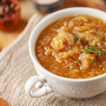 Featured mobile: A sopa de cebola gratinada que parece receita de restaurante, mas é fácil de fazer em casa