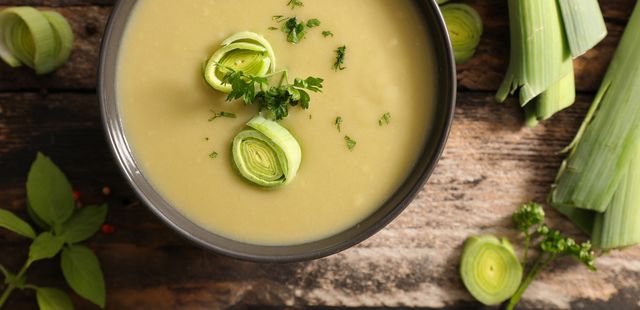 A receita de creme de alho-poró com batata que virou meu novo conforto favorito