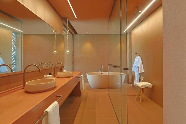 Banheiro de uma das cabanas do Origem Patacho