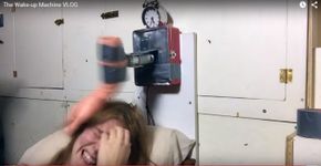 Jovem cria despertador que acorda dorminhocos com tapas