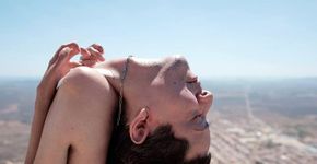 Brasileiro que nasceu com cabeça para trás lança livro motivacional
