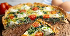 Quiche de espinafre com queijo feta: aprenda essa receita fácil para o jantar