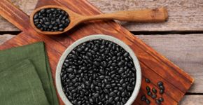 Feijão-preto: 8 benefícios para a saúde e o bem-estar